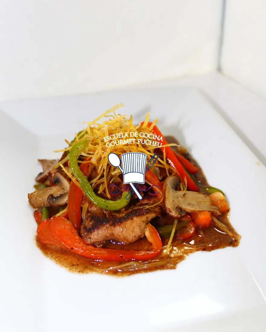 Plato de autor elaborado por estudiantes de la Escuela Gourmet Pucheu