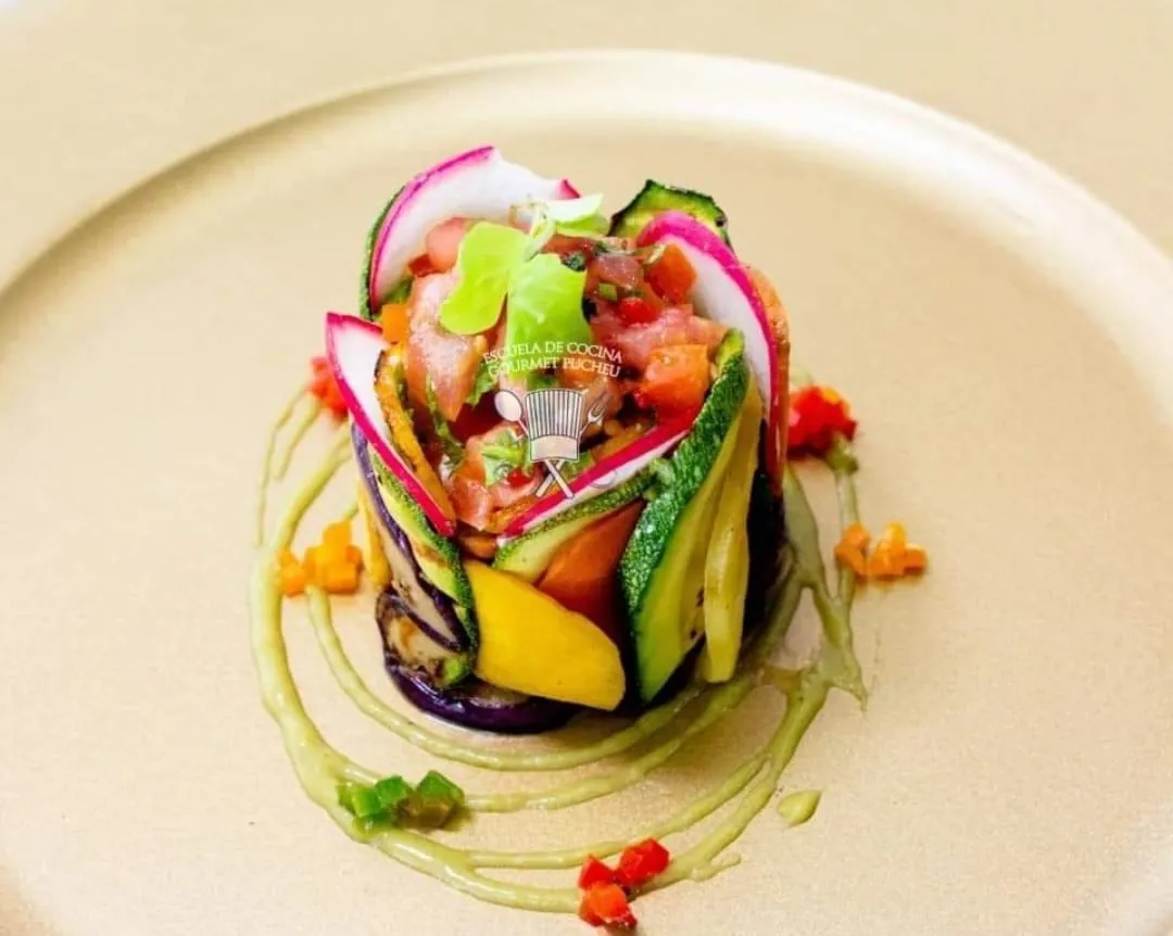Plato de autor elaborado por estudiantes de la Escuela Gourmet Pucheu